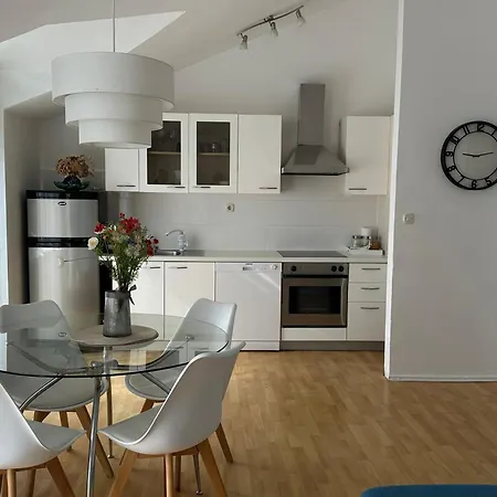 Charming Apartment *